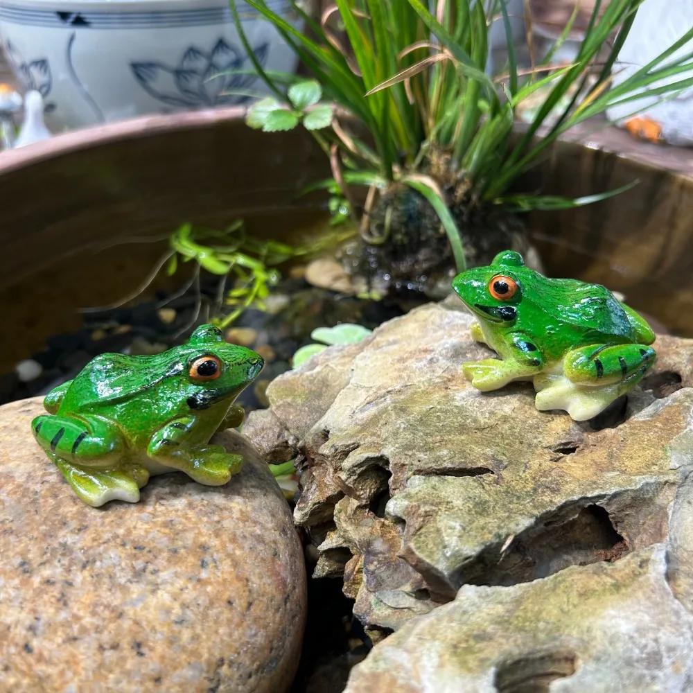 Simulated Frog Ornament, Water Tank, Fish Tank, Water Dispenser, Water Pool, Landscape Design, Resin Submerged Handicraft