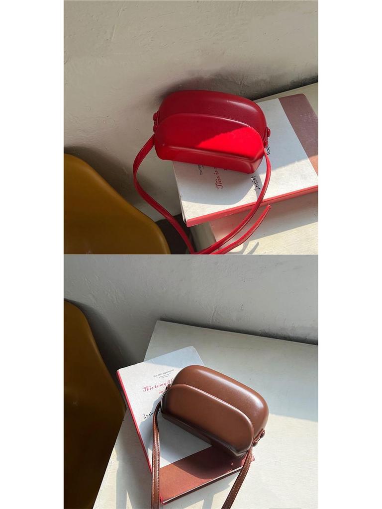 Women's Retro Red Saddle Handbag: Spring/Summer 2025 Collection - High-End, Versatile, and Simple Phone Bag