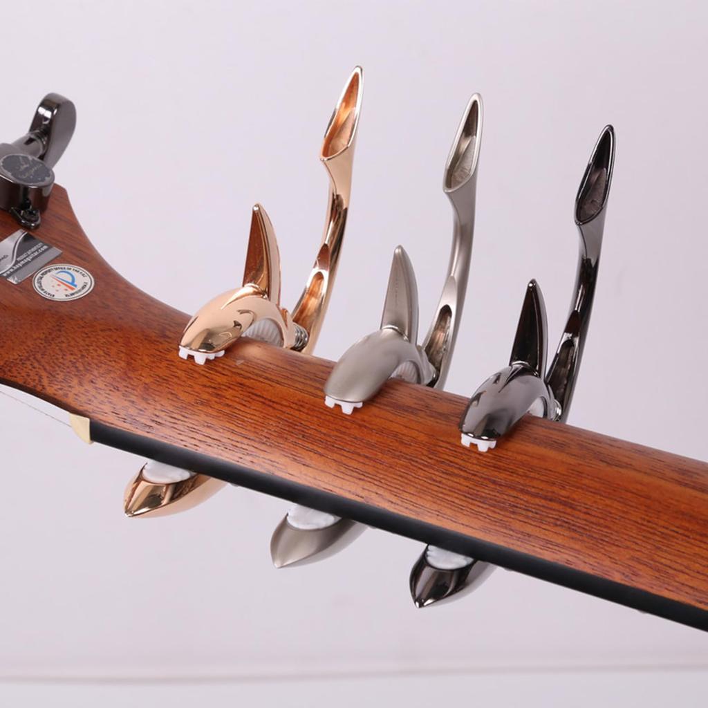 ESJNNK Capo Shark Shape Guitar Capo One Touch Alloy Guitar Capo Tast for with 6 Picks Durable Acoustic/Electric Guitar/Ukulele (Silver)