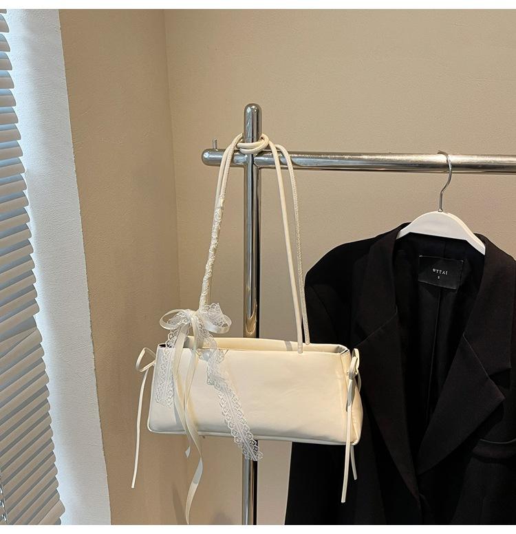 

Сумка большой вместимости женская весна-лето нишевая 2025 новая повседневная простая на плечо подмышку сумка-метод сумка-палка белый