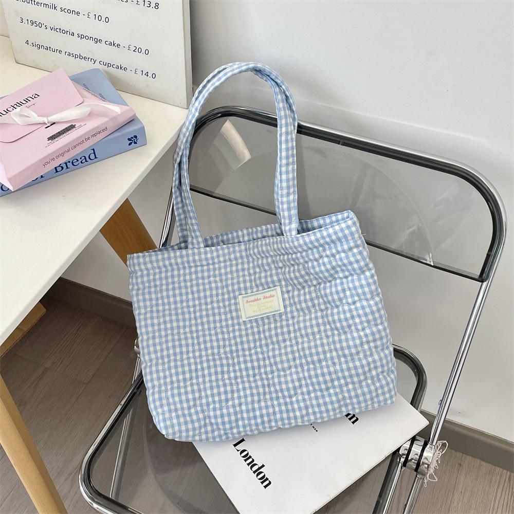 Tote Bag With Heart Pattern And Cotton Lining For Daily Use