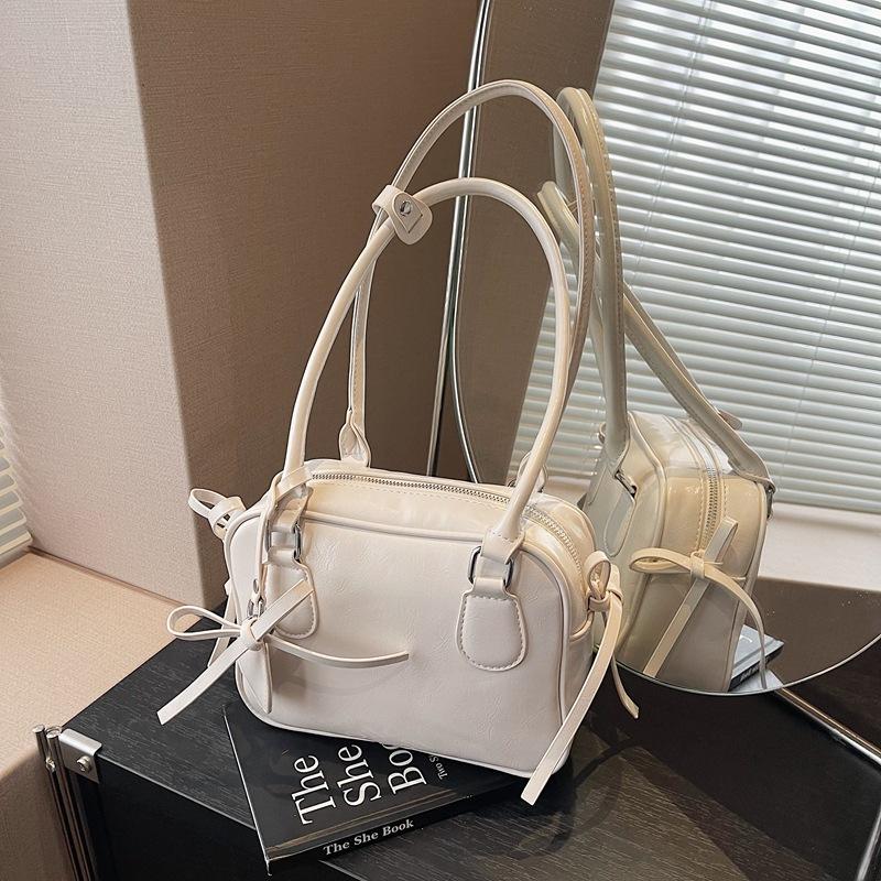 

Premium retro small square bag women s new autumn and winter versatile butterfly shoulder underarm bag commuter bag