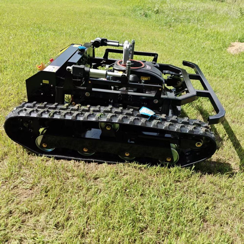 HT800 Black Warrior Self-Propelled Crawler Lawn Mower for Road Slope Weeding In Italy
