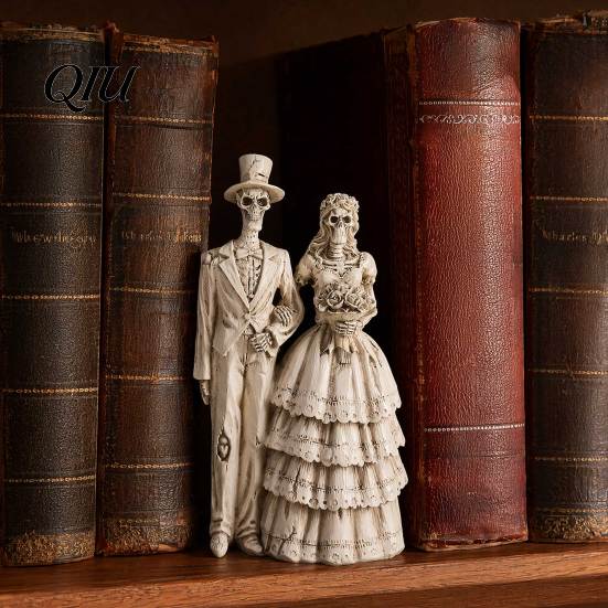Unique Halloween Skeleton Art Bride and Groom Figurine, Resin Couples Skull Realistic Texture Decor Ornaments, Wedding Couple Statue for