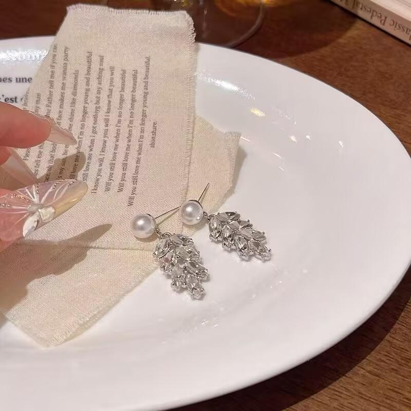 Light Luxury Super Sparkling Crystal Tassel Wheat Earrings for Women Hong Kong Style Fashionable