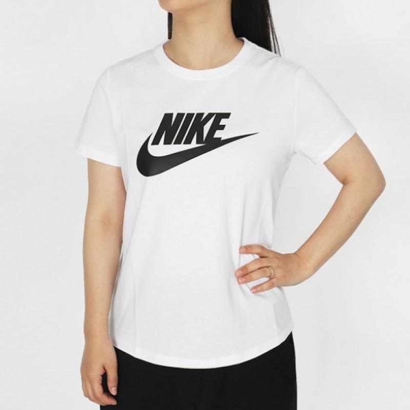 Nike ShorT Sleeve Tee W sporTsWear EssenTials Logo T shirT