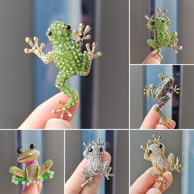 Unisex Brooch Frog Rhinestone Decor Anti-slip Bag Coat Collar Hat Scarf Decoration Clothes Pin