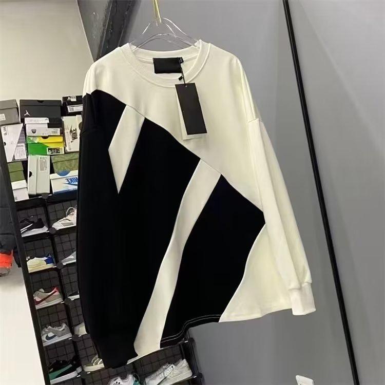 Men's Korean Style Color Block Hoodie - Versatile, Loose, Long Sleeve Top with a Trendy, High-End Feel for Spring and Autumn.