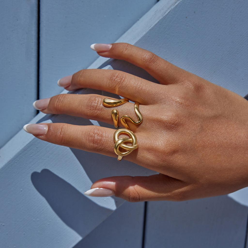 Yori Distinctive Heart-Shaped Lye Knot Geometric Hollow Ring 18K Gold Color PVD Plated Metal Texture Arrivals Jewelry Accessorie