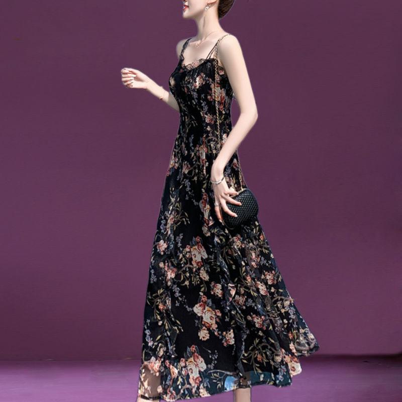 Elegant Floral Maxi Dress with Halter Neckline, Perfect for Party Events and Prom, Sexy and Charming