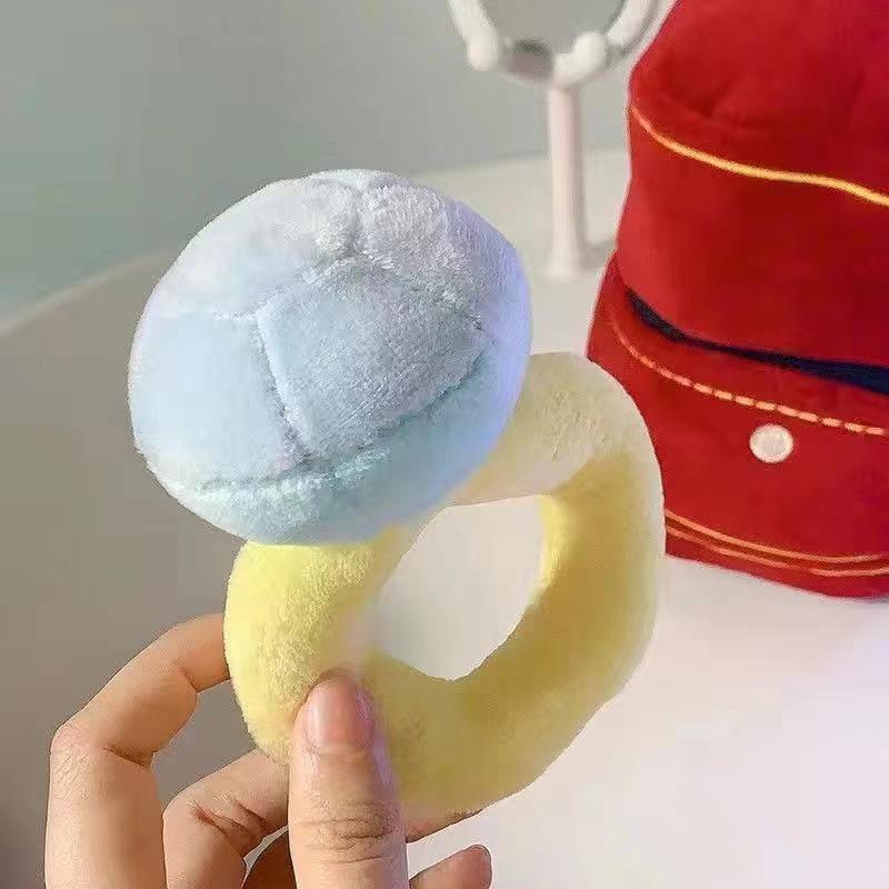 Peluche Sorpresa Ciondolo Mela Rossa Con Buchi di Insetti Proposta Nascondi l'Anello Regalo Sorpresa San Valentino Inviare alla Fidanzata Piccoli Regali