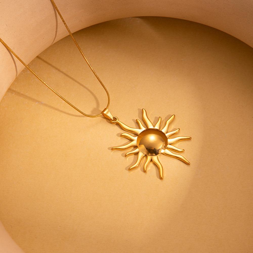 Retro Temperament Gold Color Stainless Steel Greek Totem Sun Pendant Necklace for Women Designer Charm Jewelry Accessories Gifts