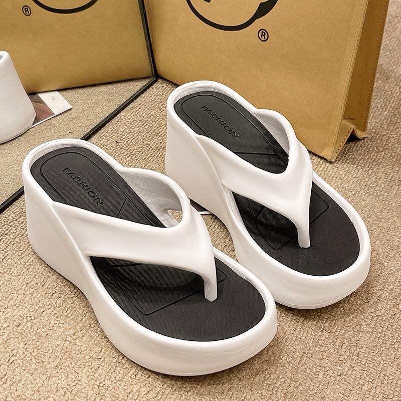 Sommer Einzigartige modische Flip-Flops mit dicken Sohlen Lässige rutschfeste Sandalen im koreanischen Stil Hochwertige EVA-Outdoor-Hausschuhe
