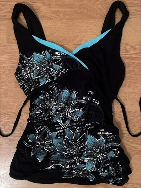 

Цветочная футболка с V-образным вырезом и длинным рукавом в стиле Y2K, приталенная Medium