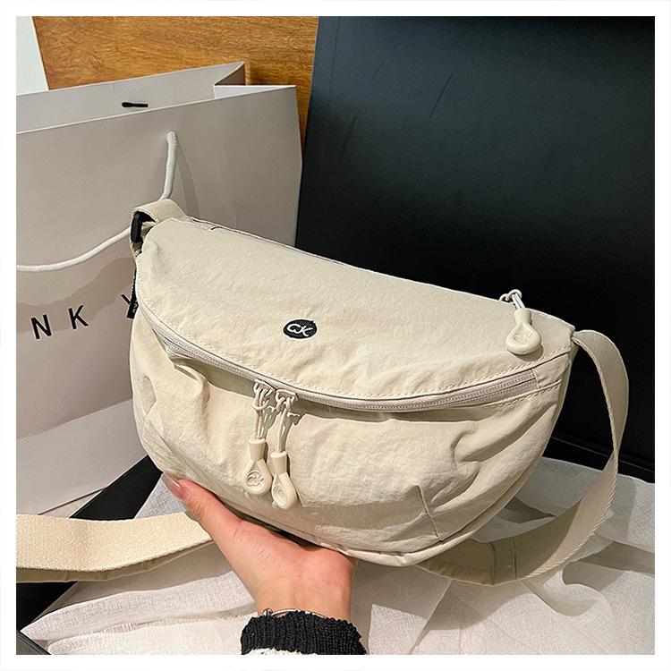 New ultra-light washed cloth bag women's 2025 new versatile shoulder messenger bag niche design Japanese breast bag women
