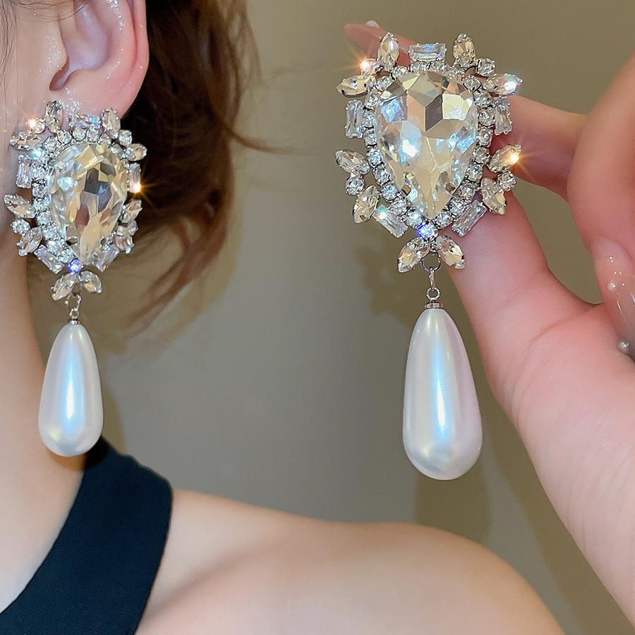 Luxury Spider Web Drop Tassel Earrings with Inlaid Diamonds