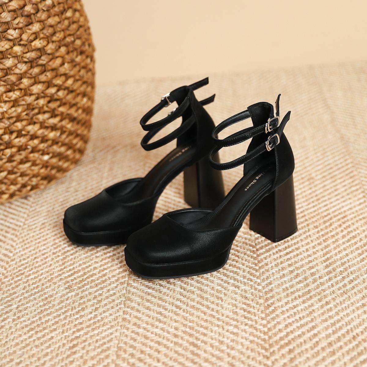 

3359-22 Fashion and sexy strap square head thick heel single shoes women s British style black high heels one-word belt women s shoes 35 чёрный