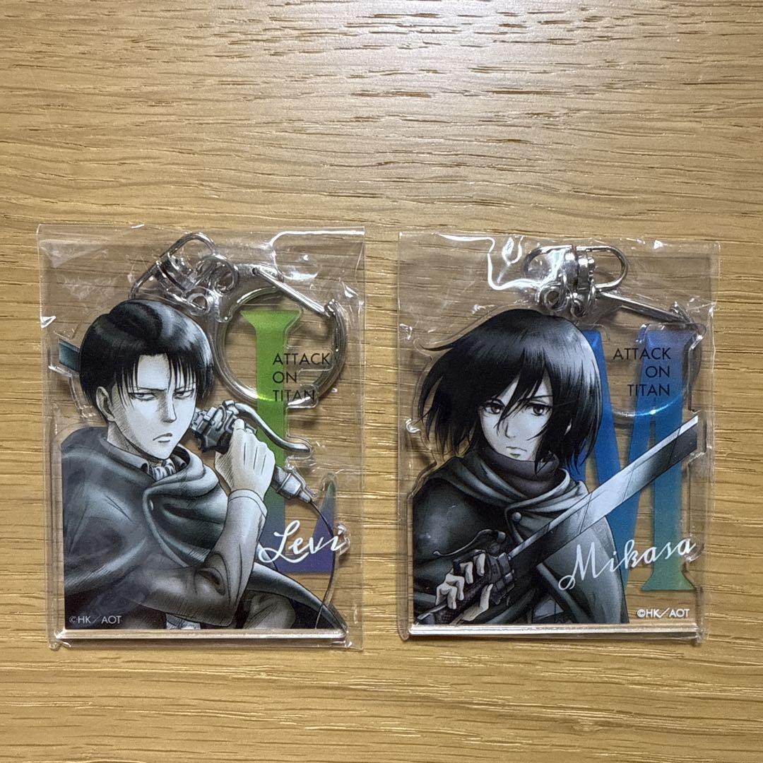 

[USED] Attack on Titan Acrylic Keychain Levi & Mikasa
