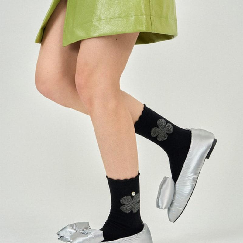 MONTH IN MONTH OUT Silver Clover Glitter Socks _ BLACK&SILVER