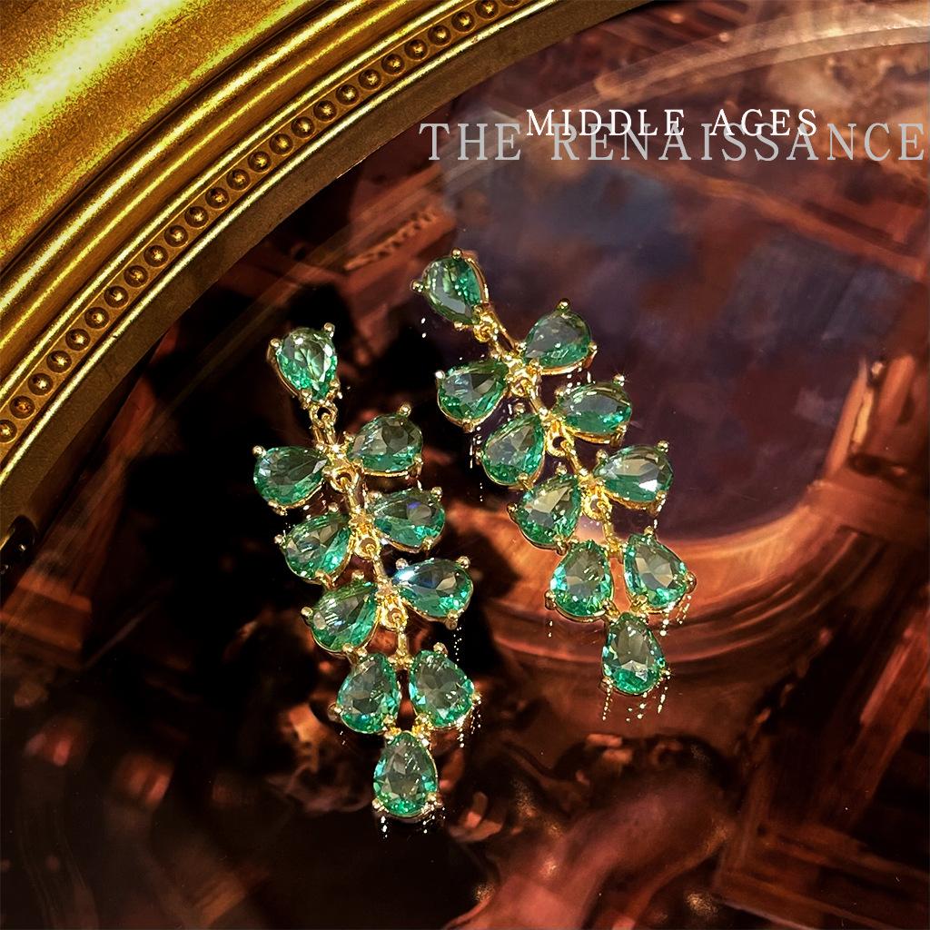Retro fashion oil-dripping earrings niche temperament medieval style earrings personality high-end pearl earrings