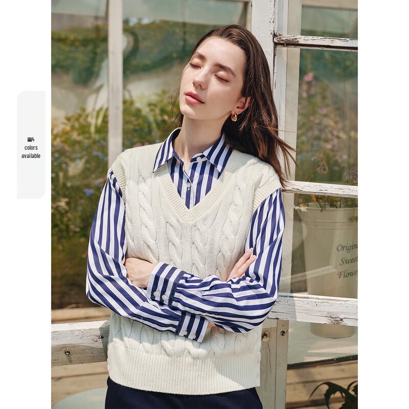 Navigare Women's 100% Wool V-Neck Sleeveless Sweater Vest