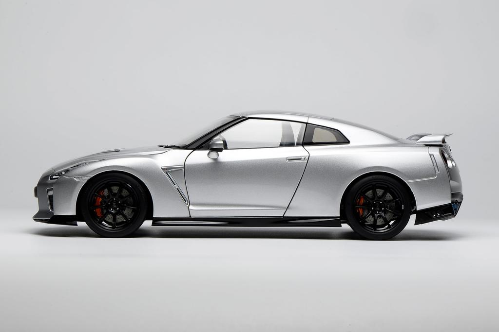 Freestyle MOTORHELIX Nissan Track Edition Engineered By NISMO 2020 Ultimate Metal Silver Finished Model M83505 (FREESTYLE) 1/18 GT-R (R35)
