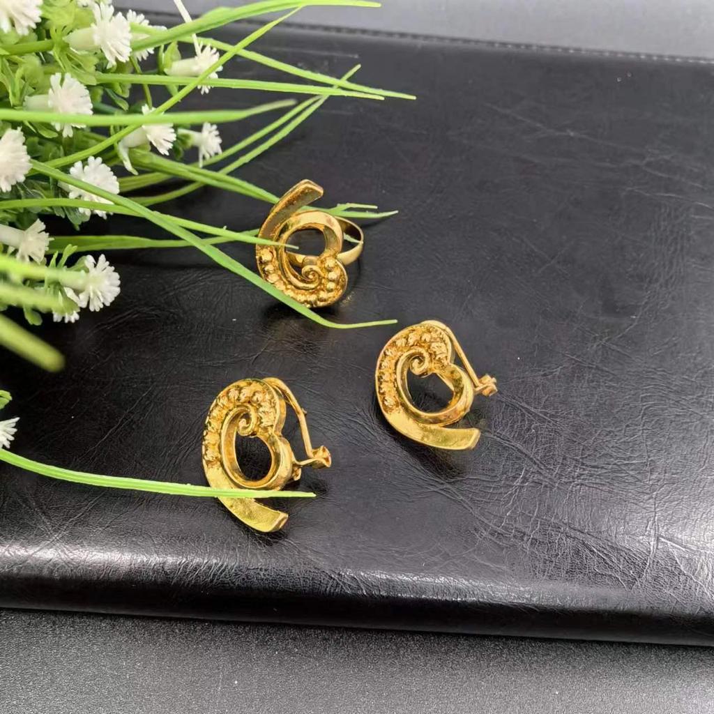Dubai 24k Vergoldetes Schmuckset: Anhänger, Ohrringe, Armband, Ring - Ideal für indische & afrikanische Bräute