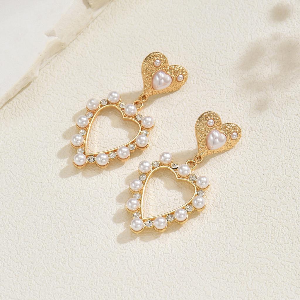 European and American casual sweet love pearl earrings light luxury high-end temperament versatile hollow love stud earrings women