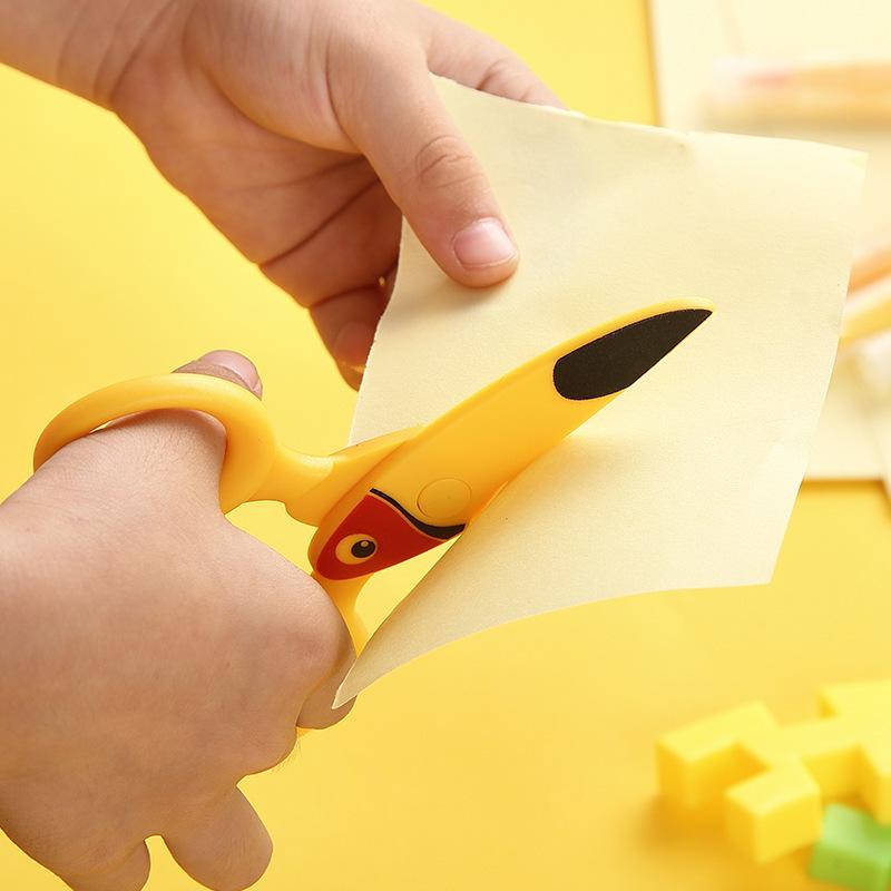 1Pc Cute Cartoon Animal Children's Plastic Scissors Safety Non-metal Blade Handmade Paper Cutter Kindergarten School Supplies