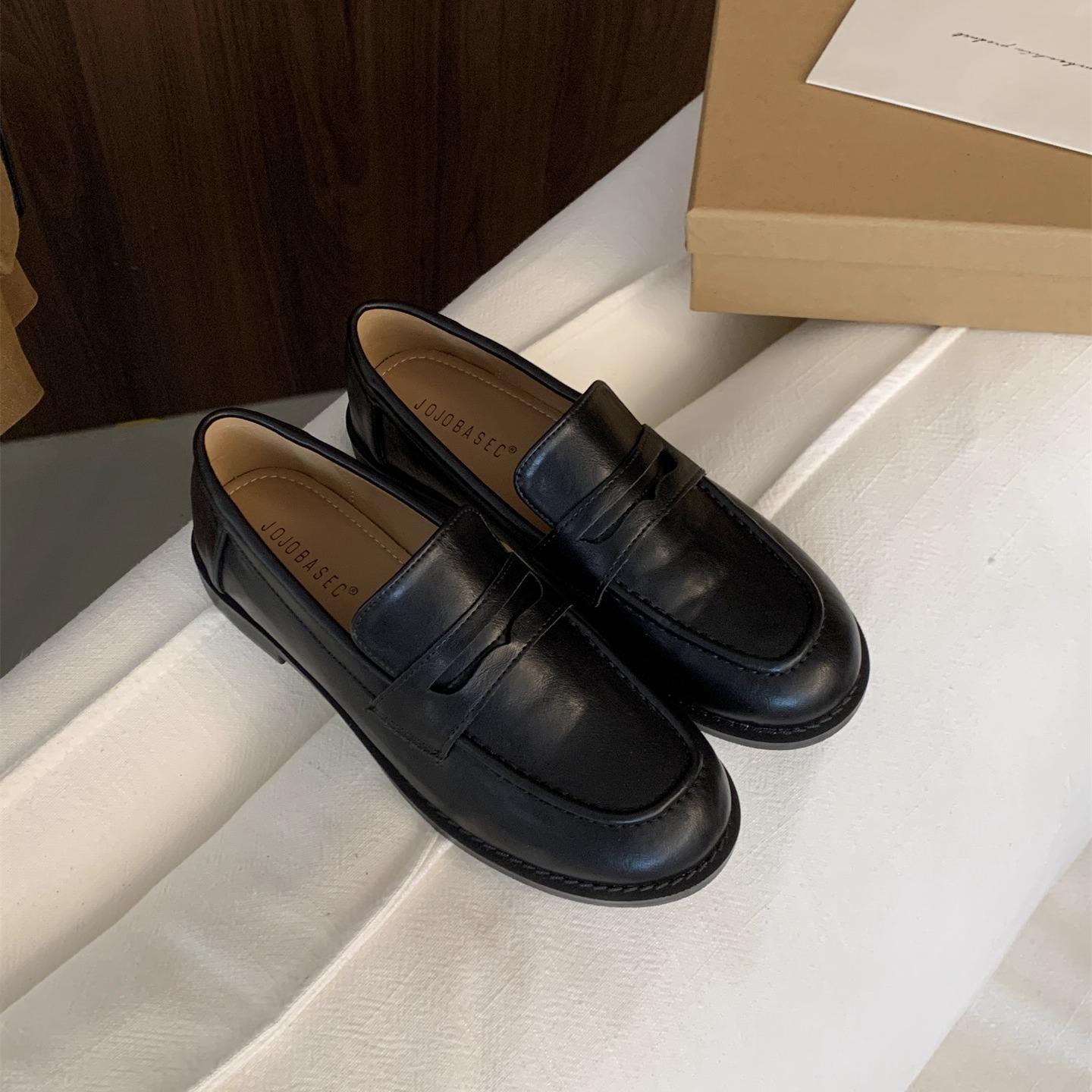

Flat-soled loafers women s British style black commuter retro single shoes versatile casual low heel one pedal small leather shoes 38