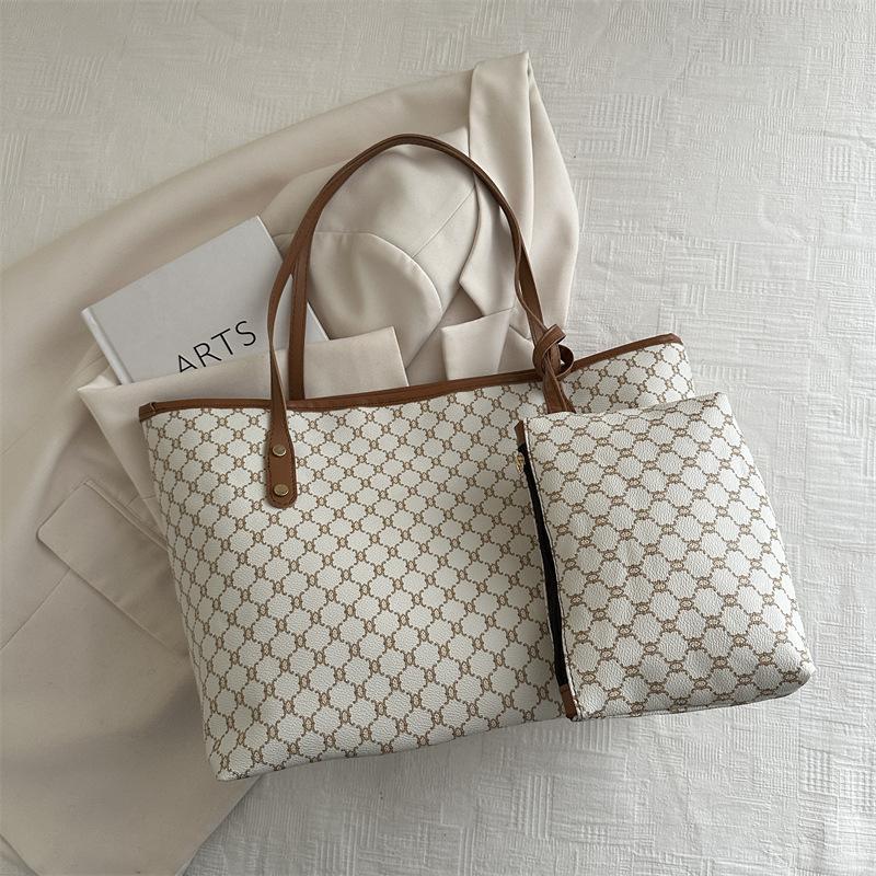 Light luxury temperament personalized commuter portable tote bag new beautiful niche design trendy shoulder armpit bag