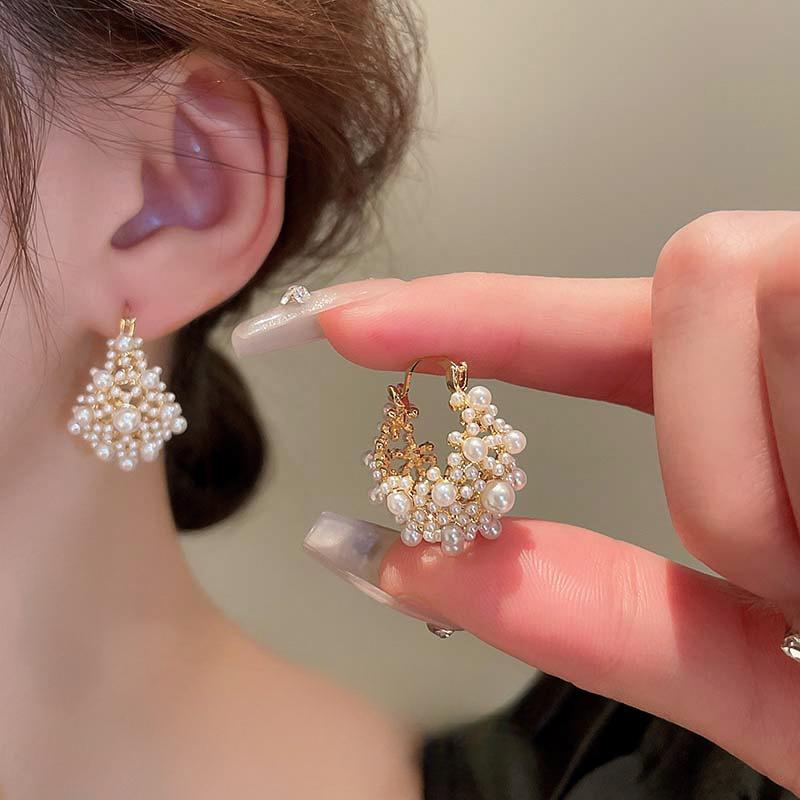 Pearl Hollow Earrings With French Style Light Luxury Temperament, Fashionable And Versatile Earrings.