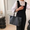 Simple Elegant Women's Shoulder Bag Zipper Closure Soft Commuting Tote Bag PU Leather Large Capacity Casual Handbag