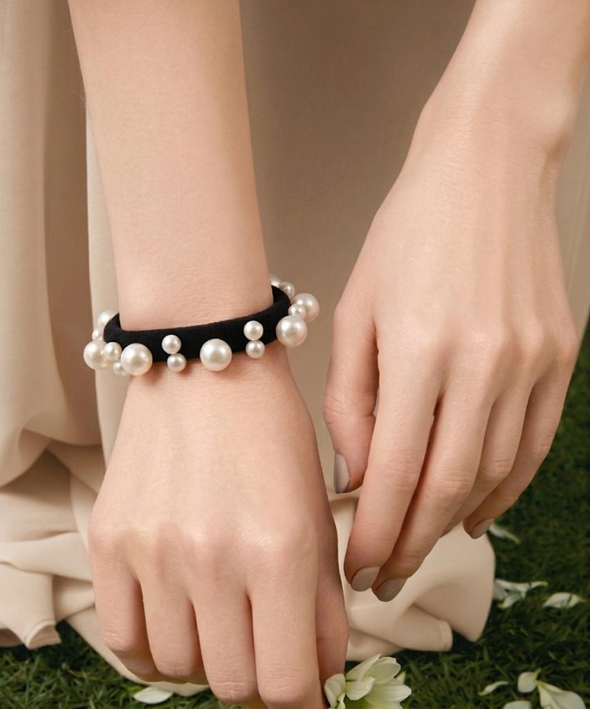 Dana Burton Pearl Scatter Hair Tie