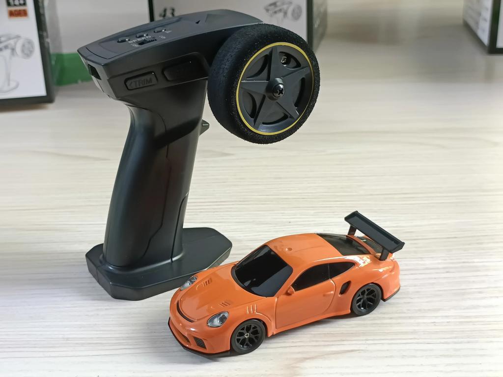 2,4G RC Drift Car 1/43 4WD Fjernkontroll Bil Høyhastighets Firehjulstrekk Radiostyrt Mini Racing Bil Modell Gutt Lekegave Gave