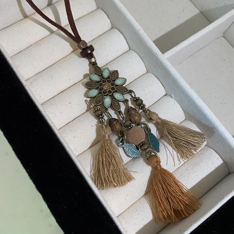 Retro Heart-shaped Bow Pendant Necklace for Women, New Chinese-style Zen-inspired Feather Peace Pendant
