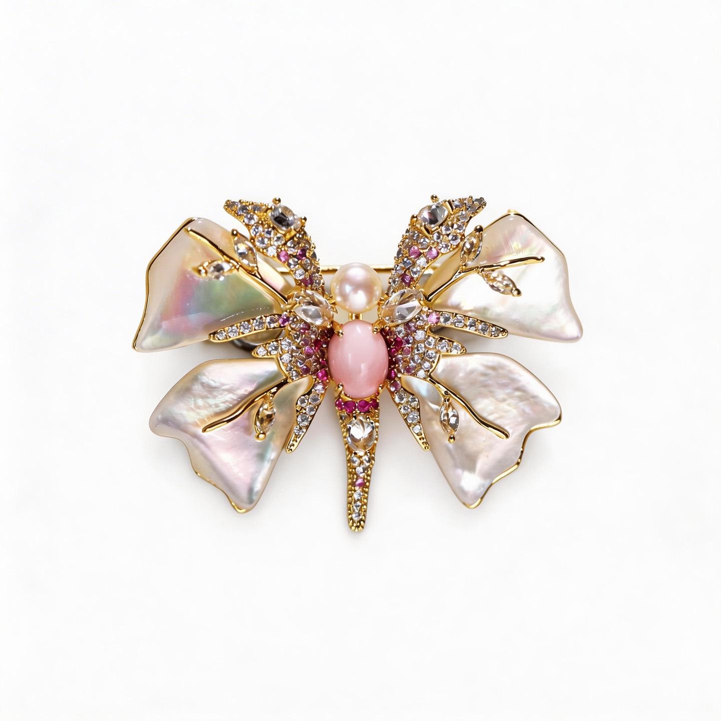 Bo Xin Yun Natural Shell Pearl Butterfly Brooch - Retro High-end Suit Accessory