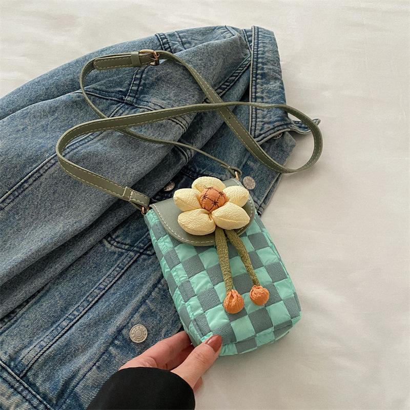 

Foreign style simple and fashionable plaid flower small bag women s 2025 spring new versatile messenger bag mobile phone bag озеро синий