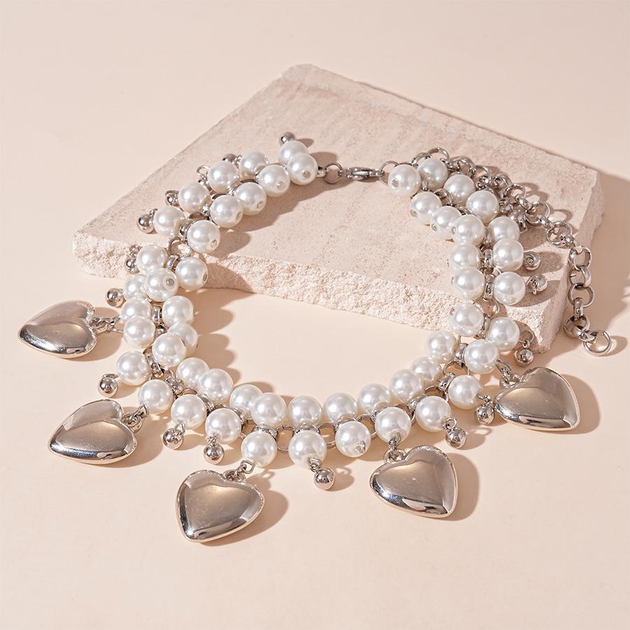 Retro Metal Heart Conch Necklace: Luxurious, Unique, and Exaggerated Clavicle Chain