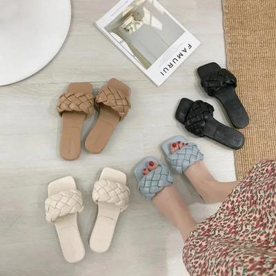 Fashion 2024 New Slippers for Women's Summer Casual Wear Square Toe Internet Celebrity Fashion Slippers