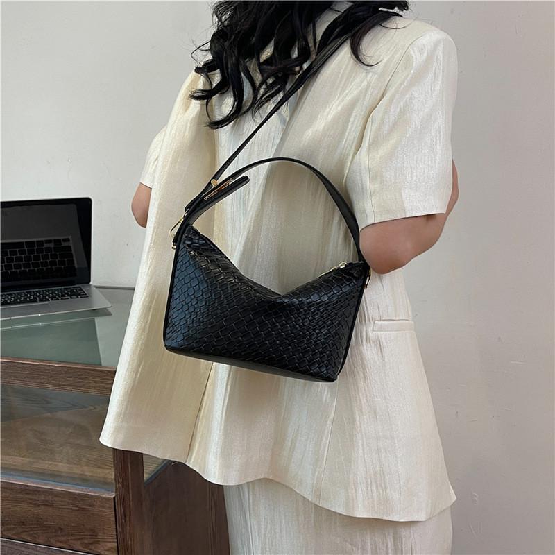 Fashionable Summer Casual Single Shoulder Bag Trendy Simple Handbag For Women With Stylish Stitching