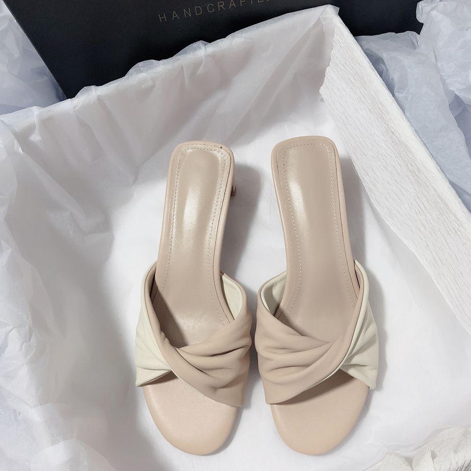 Summer New Great Easy To Wear Comfortable Gentle Bow Color Matching Round Head Open Toe Korean Version Small Square Root Comfortable Slippers Women