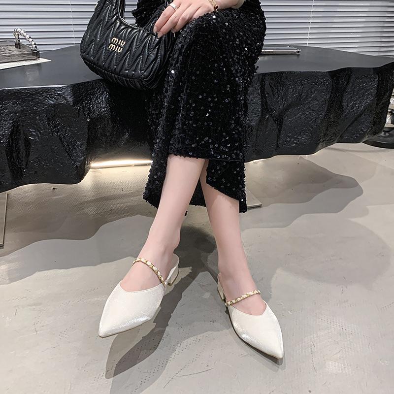 

Сандалии Xiaoxiangfeng temperament женские 2025 года с острым металлическим ремешком в одно слово женские туфли с задним ремешком универсальные нескользящие туфли 40