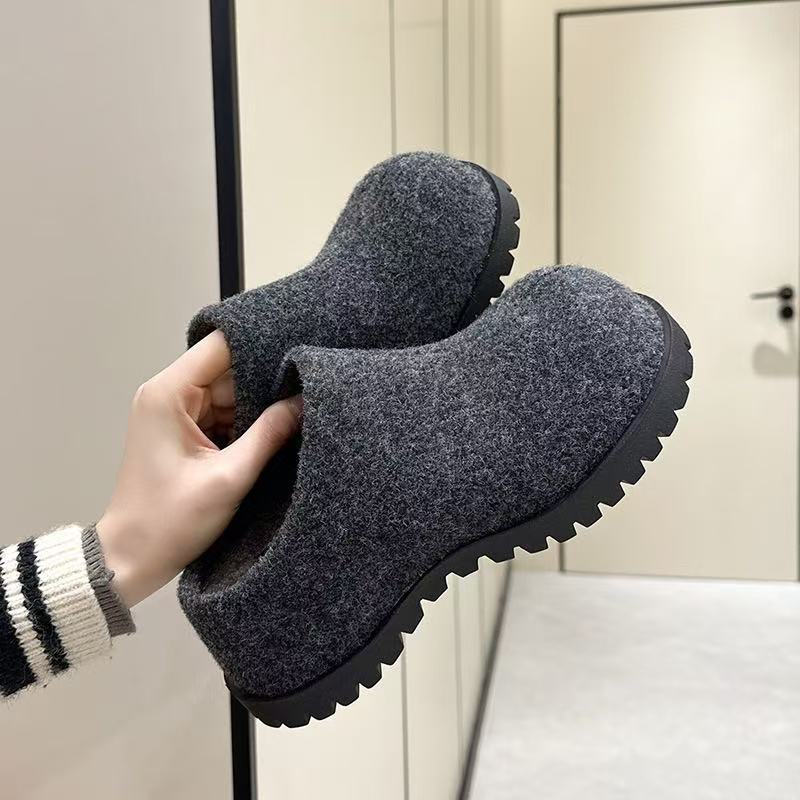 

LUXSOLE Women s Slippers Wear New Autumn Round Toe Flannel Closed Toe Women s Slippers Retro Platform Slippers Women 43