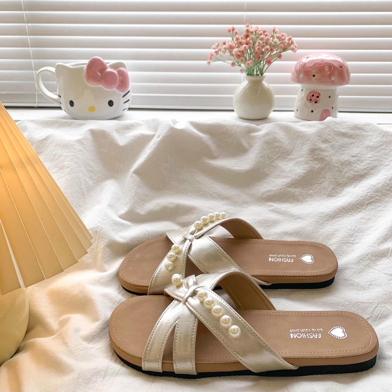 

Wear flat-bottomed bright diamonds fashion lazy summer outer beach shoes go out 2025 new cool slippers women s summer one-word slippers 40