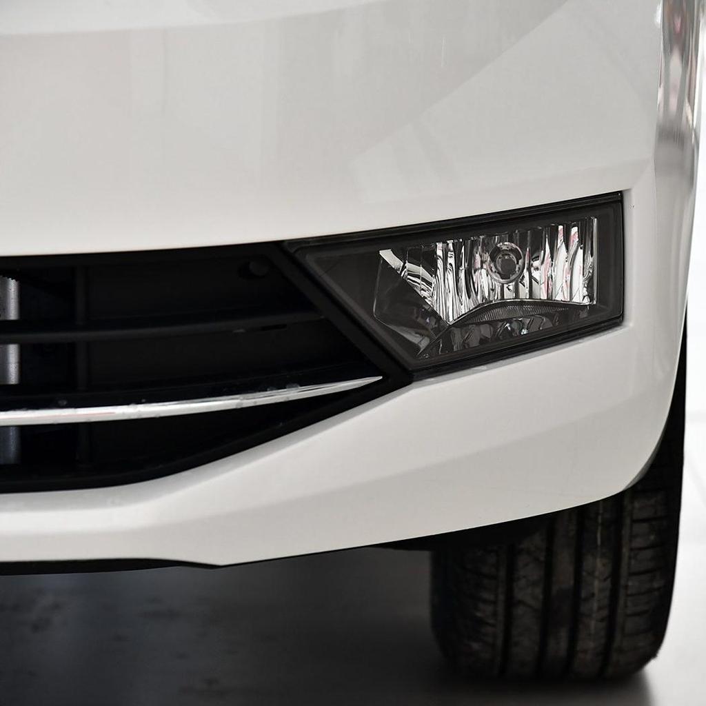 Skoda Rapid Fog Light Assembly with Daytime Running and Turn Signals, Compatible with Low and High Trim Levels