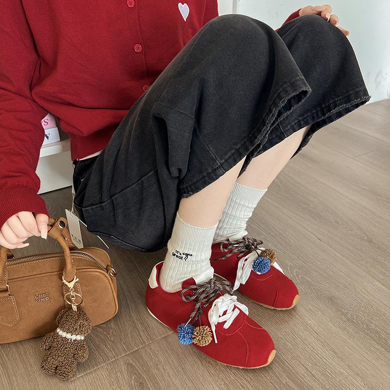 Early Autumn Relaxation Feeling Moral Training Shoes Women's Ins~ Tide 2025 Retro Inner Height Increase Hairball Pendant Fleece Casual Sports Shoes