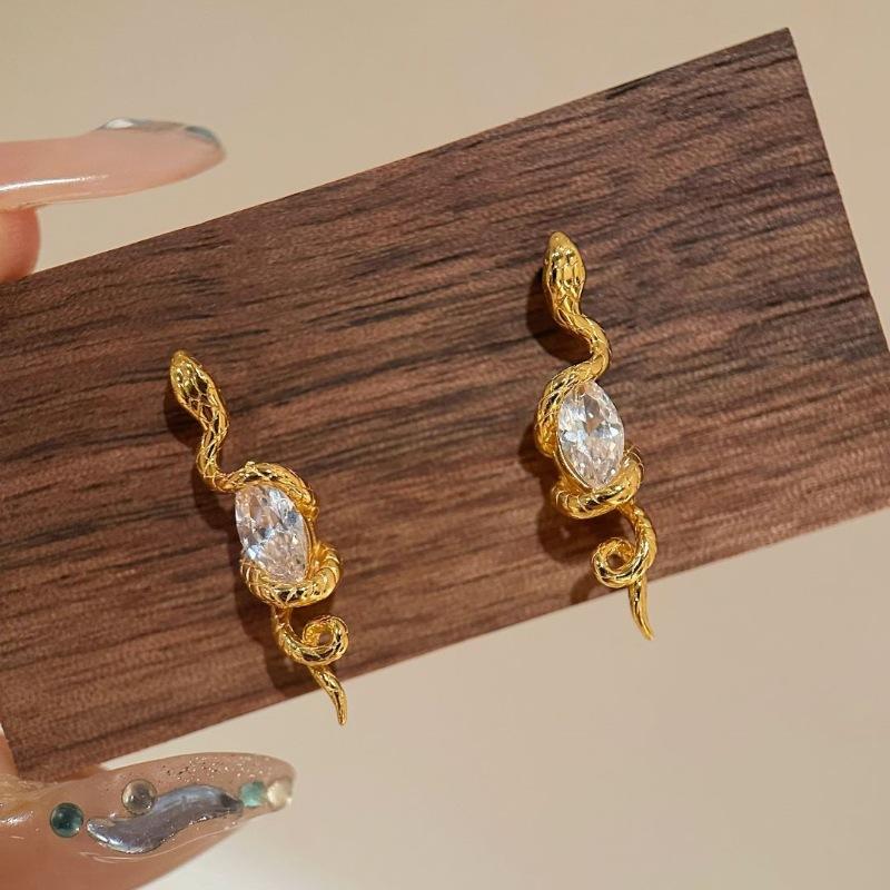 Medieval Horse Eyed Snake Wrapped Earrings with Niche Design, Exquisite Personality, Fashionable Temperament, Earrings