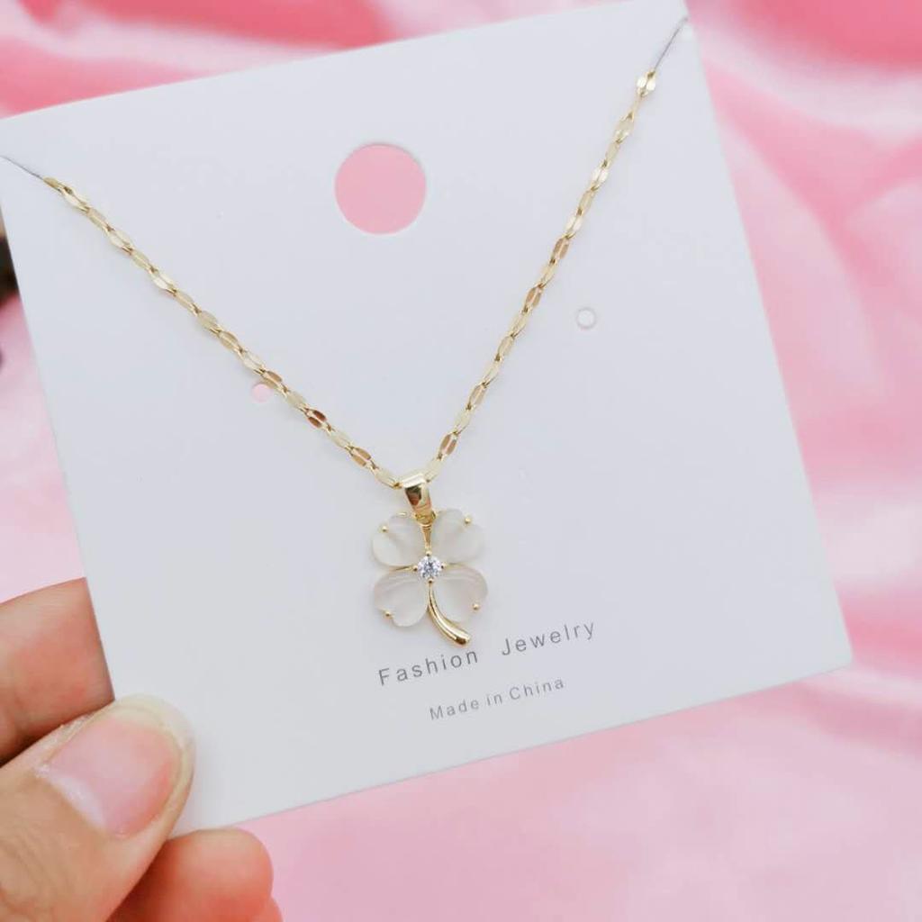 Non-Fading Luxury Maple Leaf Butterfly Clavicle Necklace