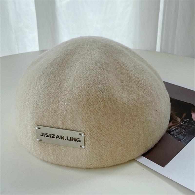 Béret en métal pour femme, saison respirante et petit visage, portant un chapeau vers l'avant, tour de tête japonais, chapeau noir tendance